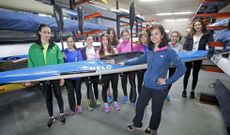 Mar�a P�rez -en primer plano- con las asistentes a una de las concentraciones peri�dicas para el seguimiento de las promesas gallegas. 