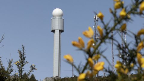 El radar est� situado en lo alto del monte Cedeira, en la parroquia de Rod�s, en Cerceda