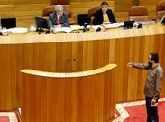 David Fern�ndez, en el momento de ser expulsado del Parlamento gallego por Santalices.
