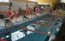 Las competiciones se llevan a cabo en la piscina Carballo Calero. 