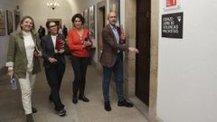 Mila Castro, Mercedes Ros�n, Marta �lvarez y Gonzalo Mu��os, los cuatro concejales expulsados por el PSOE que contin�an en la corporaci�n de Santiago como no adscritos