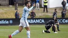 Borja Iglesias, celebrando un gol ante el Lealtad en Barreiro el 26 de febrero del 2017.