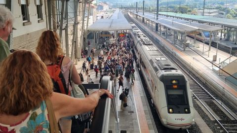 Pasajeros en la estación de tren de Santiago