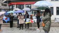 Homenaje de varios vecinos al camarero fallecido