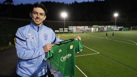 �lex Esquerdeiro loce as cores do Viveiro CF e da SD Burela na Marosa.