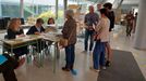 Votantes en la Escuela de Idiomas en Ferrol