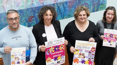 La concejala de Mayores y Patrimonio, Pilar Santianes, y el concejal de Saneamiento y Abastecimiento de Agua, Pergentino Mart�nez, junto a Yolanda Moro, de la asociaci�n Luzia Intergeneracional y Consuelo Urdangaray, t�cnica municipa