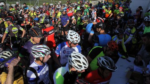 PRIMER TERRAS DE BARBANTIA BTT CON SALIDA DESDE LA AVENIDA DE COMPOSTELA EN BOIRO