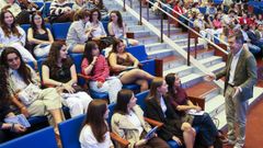 El conselleiro de Educaci�n, Rom�n Rodr�guez, recibi� este jueves en Santiago a 400 nuevos docentes de primaria.