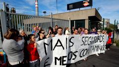 Manifestaci�in de vecinos frente a la planta de Repsol