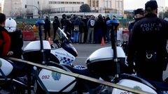 Los vecinos retoman las protestas contra el barco