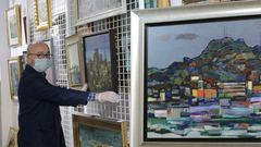 Camilo Chas en su galer�a de arte en la calle San Andr�s de A Coru�a