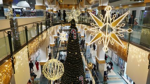 El centro comercial Ponte Vella inaugur su decoracin de Navidad