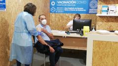 Rodrigo Aparicio, alcalde de A Arnoia, recibi� su primera dosis de Pfizer