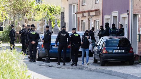 Amplio dispositivo de la Guardia Civil el pasado 6 de mayo en el barrio de O Sisto de Carballo.