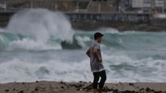 El mar, en la zona de Riazor-Orz�n de A Coru�a