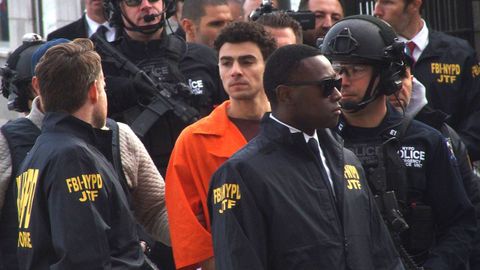 Luigi Mangione, escoltado por la polic�a en Manhattan