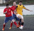El futbolista del Broll�n, Rodri, a la derecha en O Sango�edo. 