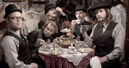 The Silent Comedy act�an hoy en Mardi Gras