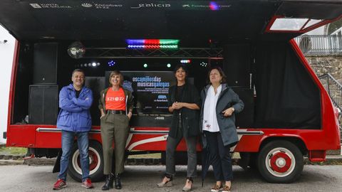 La directora de Turismo, Nava Castro, el msico Carlos Crespo, la gerente del Xacobeo, Cecilia Pereira, y una representante de La Caixa durante la presentacin de O Camio das Msicas Galegas.