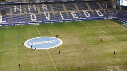 El csped del Carlos Tartiere, justo antes de que comenzase el Oviedo-Mallorca