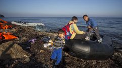 Imagen de archivo de Oscar Vifer, fot�grafo arousano que trabaj� en un reportaje del desembarco de los refugiados sirios en la isla de Lesbos