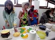 Los concursantes mostraron su pericia para que las filloas no se pegasen a la sartn.