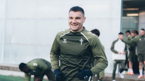 Ferran Jutgl� comparti� este viernes una foto suya sonriente en la Cidade Deportiva Afouteza.