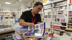 En las librer�as ourensanas se afanan estos d�as organizando los pedidos y reservas realizadas por los padres