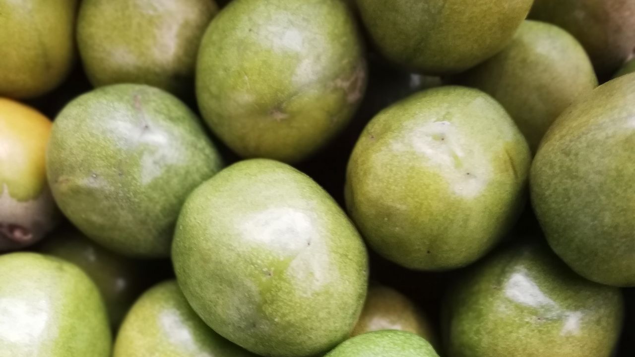 Cuando las fruterías gallegas agotan la cereza del Jerte, llega la claudia reina