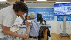 Vacunaci�n, en el marco del ensayo, en el CHUO, el pasado 17 de enero.