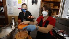 Los pulpeiros dicen que este a�o los clientes prefieren llevarse el pulpo para casa