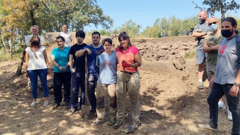 Alumnos de la Facultade de Historia hacen pr�cticas en el Castro do Alto da Acea