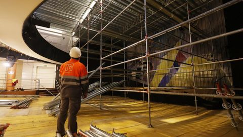 Las obras de emergencia que se llevan a cabo en el Teatro Principal de Pontevedra han dejado una imagen ins�lita de la instalaci�n