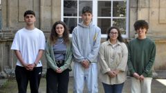 Estudiantes del IES Rosal�a de Castro de Santiago que consiguieron el segundo premio en la final estatal de la Olimpiada de Filosof�a, en la modalidad de v�deo