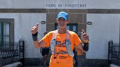 El atleta asturiano, en el faro de Fisterra, la meta