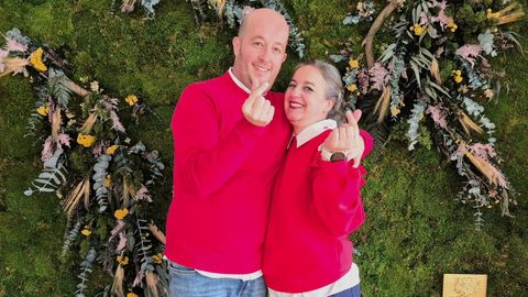 Los ediles Maruxa Su�rez e Iv�n Andrade con el nuevo �photocall�