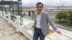 Rey Varela en la Cuesta de Mella, con la nueva plaza del mercado y la muralla del Arsenal al fondo.