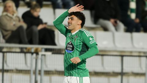 Ant�n Escobar, exdelantero del Racing que firm� en la Cultural Leonesa