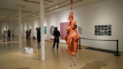 La exposicin est colgada en el centro cultural Marcos Valcrcel de Ourense.