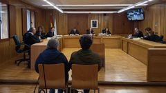 Las acusadas, sentadas en el banquillo de la Audiencia Provincial de Lugo