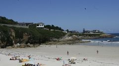 Foto de archivo de la playa de Areoura y de una parte del litoral�de O Canti�o