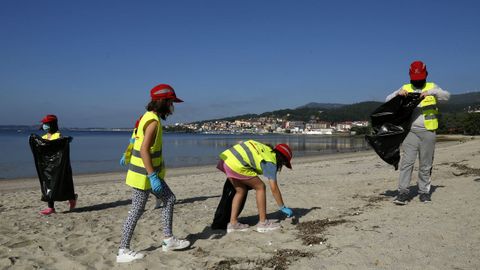 Programa Ludieduca de Jealsa y La Cruz Roja con motivo del d�a de los oc�anos en Barra�a y o Areal