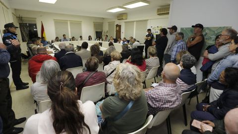 Abarrote de pblico en el ltimo pleno de Foz en el que se debata sobre la adjudicacin del servicio