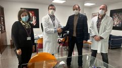 El gerente del �rea sanitaria, F�lix Rubial, y el vicepresidente de la Fundaci�n Dorz�n, Secundino Vidal, firmaron la renovaci�n del convenio