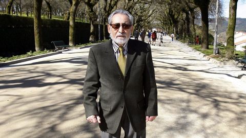 Santiago Mayo Ferreiro, paseando por la Alameda en el 2009.