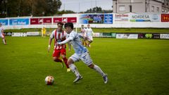 Prol, el autor del tanto del Boiro, en un lance del partido de este domingo en Barraa.