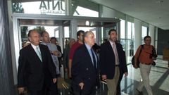 Pablo Egerique, delegado del Estado en Zona Franca; el presidente de la Xunta, Manuel Fraga; y el alcalde, Lois Castrillo, en el acto de inauguraci�n del edificio administrativo de la Xunta en Vigo, el 28 de julio del 2001. 
