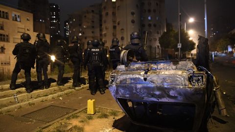 Tercera noche de disturbios en Francia por la muerte de un joven a manos de la polic�a