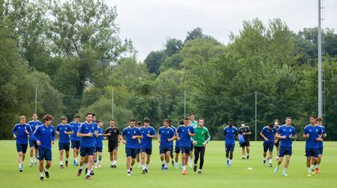 Los jugadores del Oviedo, en El Requexn